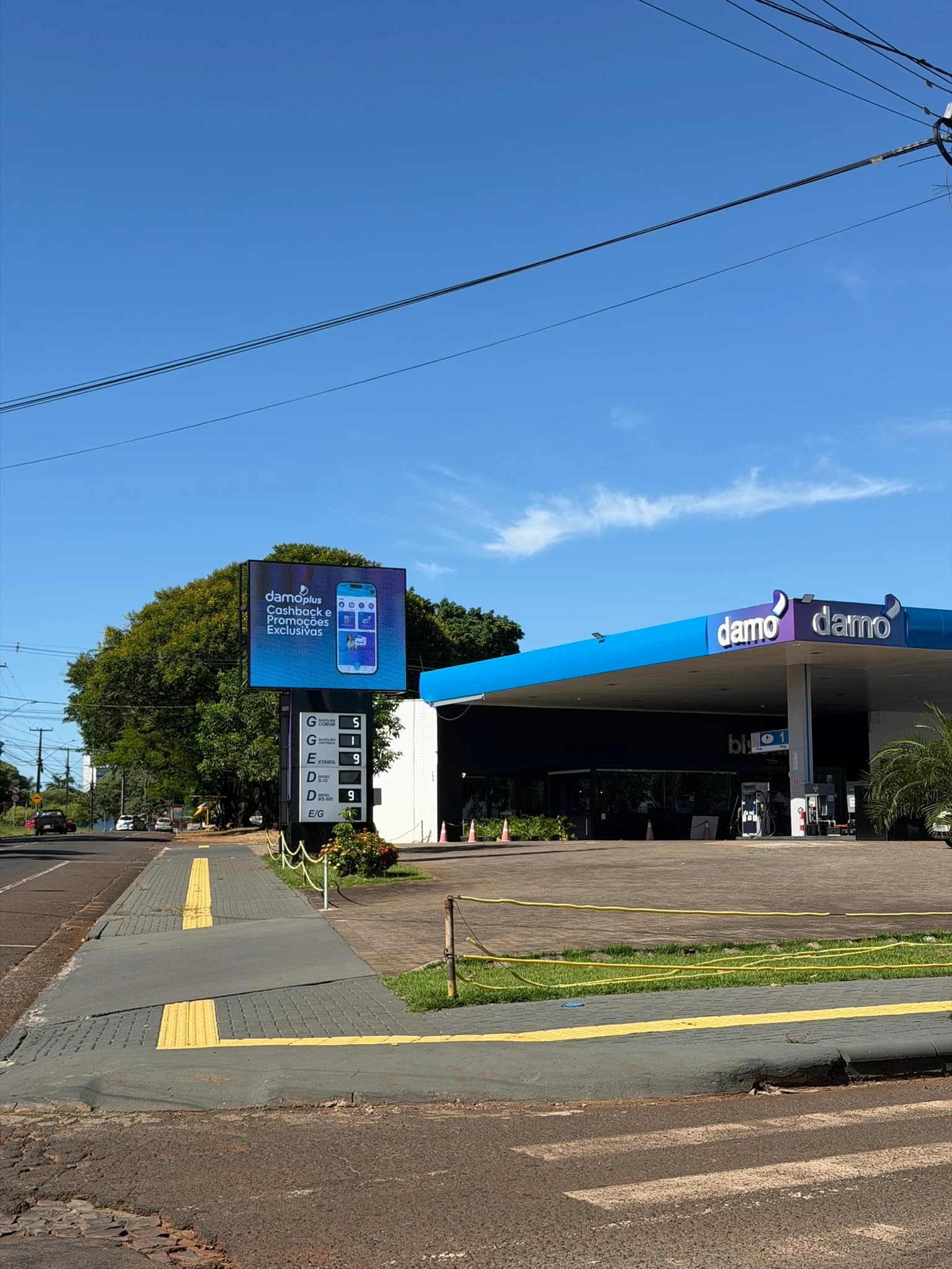 Painel de LED do Auto Posto Damo na Av. Garibaldi, 620 — Vila A, Foz do Iguaçu